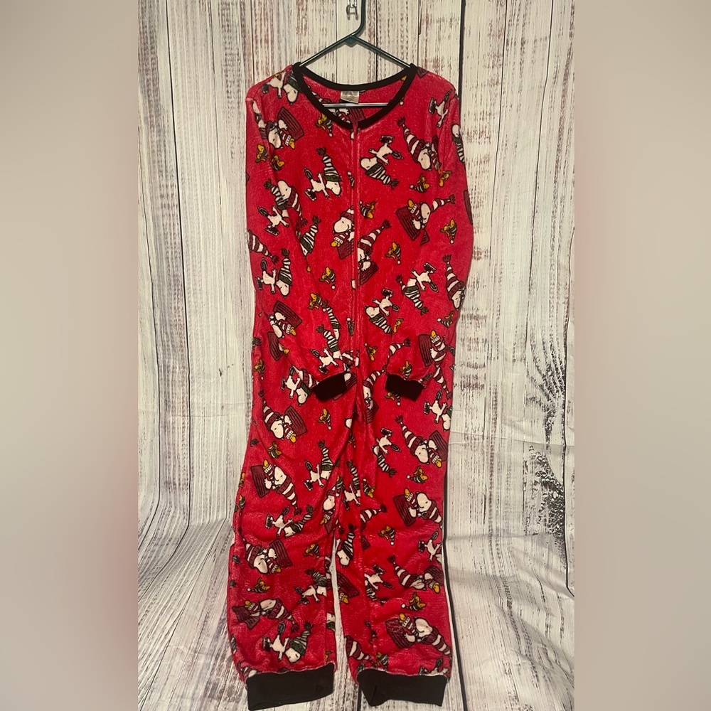 Peanuts Snoopy Christmas Pajamas Women’s one piece front zip Size Small Red